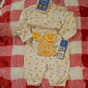 Macy's Carter's Preemie Duckie 4 Pc Layette Set NWT $24